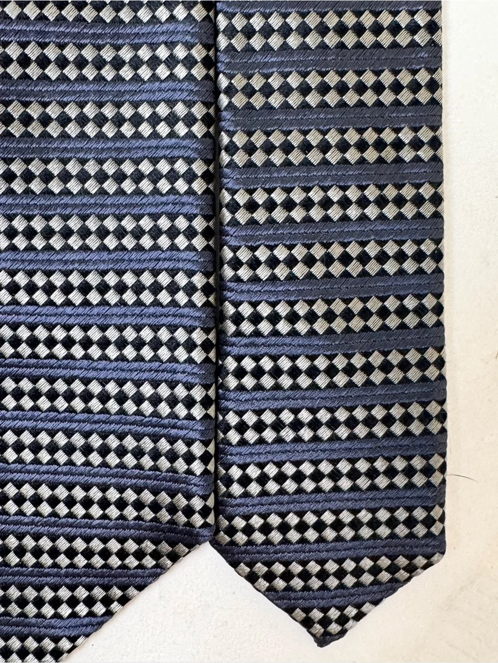 Matix Men’s Necktie Navy and Gray Geometric Jacquard Silk Tie